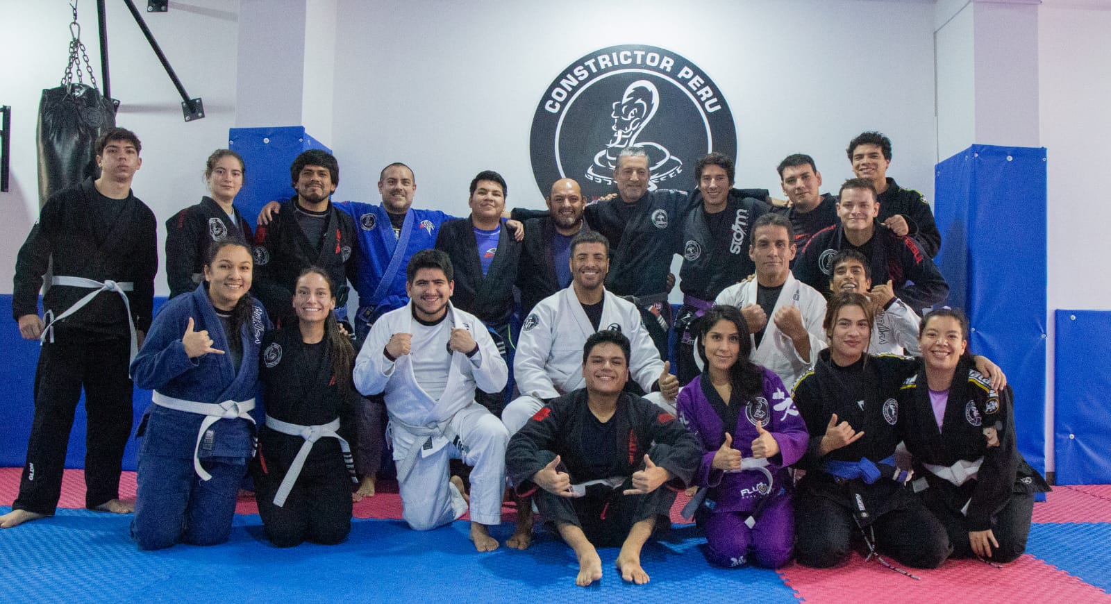 Comunidad de alumnos de Constrictor Perú